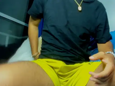 Snapshot of Alessandro_1610 chatting on September 25, 3:43 am Alessandro 1610 online show from September 25, 3:43 am