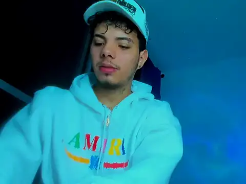 Snapshot of Alessandro_1610 chatting on September 30, 6:18 am Alessandro 1610 online show from September 30, 6:18 am