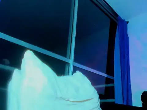 Snapshot of Alessandro_1610 chatting on October 4, 5:49 am Alessandro 1610 online show from October 4, 5:49 am