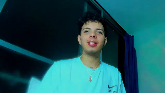 Snapshot of Alessandro_1610 chatting on October 16, 3:07 am Alessandro 1610 online show from October 16, 3:07 am