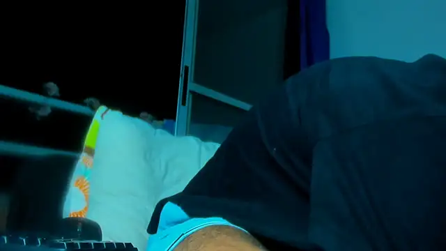 Snapshot of Alessandro_1610 chatting on October 19, 4:35 am Alessandro 1610 online show from October 19, 4:35 am