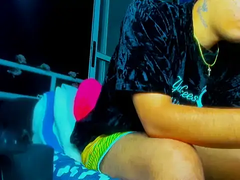 Snapshot of Alessandro_1610 chatting on November 6, 4:57 am Alessandro 1610 online show from November 6, 4:57 am