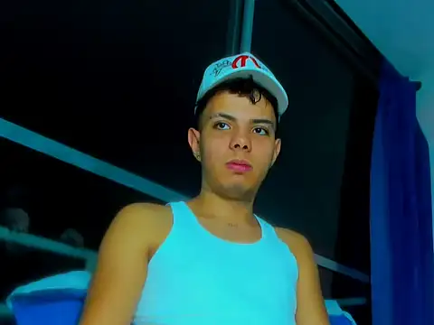 Snapshot of Alessandro_1610 chatting on November 13, 7:07 am Alessandro 1610 online show from November 13, 7:07 am