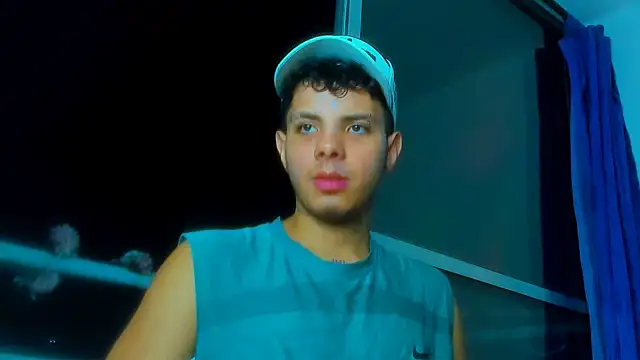 Snapshot of Alessandro_1610 chatting on November 16, 11:54 pm Alessandro 1610 online show from November 16, 11:54 pm