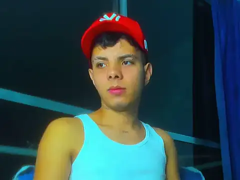 Snapshot of Alessandro_1610 chatting on November 22, 7:18 am Alessandro 1610 online show from November 22, 7:18 am