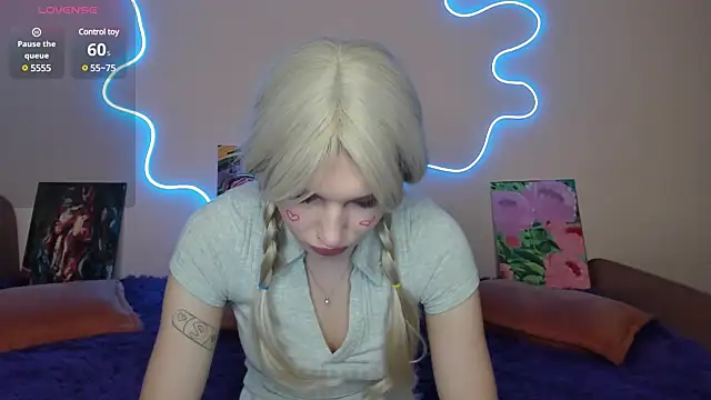 Snapshot of EvelinaLuu chatting on February 28, 1:05 am EvelinaLuu online show from February 28, 1:05 am