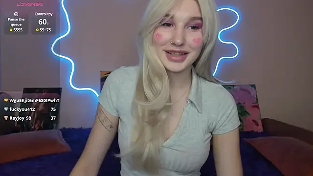 Snapshot of EvelinaLuu chatting on February 28, 7:37 am EvelinaLuu online show from February 28, 7:37 am