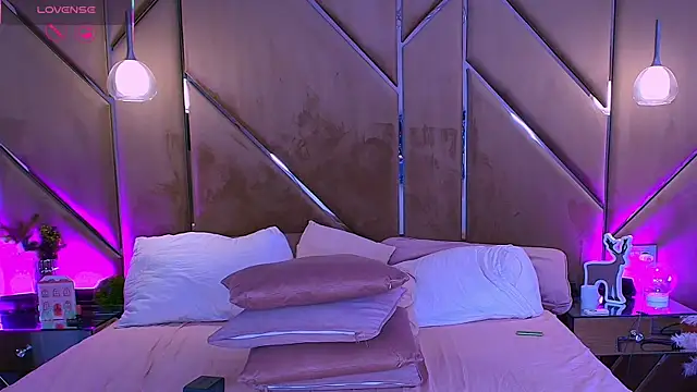 Snapshot of Lellie__ chatting on January 10, 7:37 pm Lellie online show from January 10, 7:37 pm