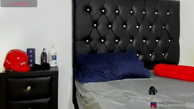 Snapshot of mikeblaree chatting on June 9, 9:26 pm mikeblaree online show from June 9, 9:26 pm