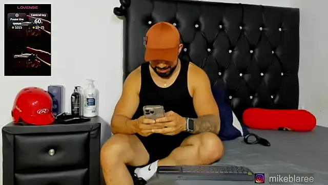 Snapshot of mikeblaree chatting on June 10, 10:08 pm mikeblaree online show from June 10, 10:08 pm