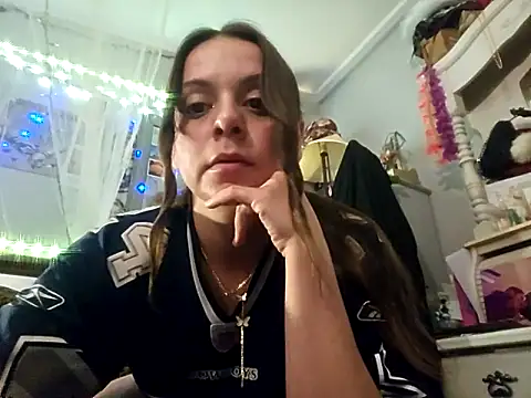 Snapshot of ShysluutGia chatting on March 1, 8:56 am ShysluutGia online show from March 1, 8:56 am