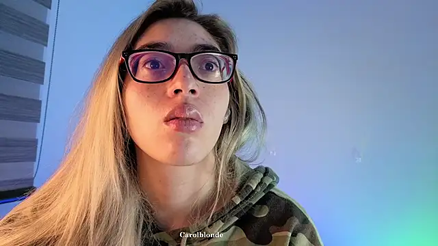 Snapshot of Carolblonde chatting on May 26, 12:28 am Carolblonde online show from May 26, 12:28 am