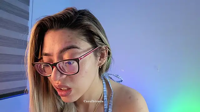 Snapshot of Carolblonde chatting on June 12, 10:41 pm Carolblonde online show from June 12, 10:41 pm