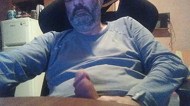 Snapshot of lanata chatting on April 10, 12:27 am lanata online show from April 10, 12:27 am