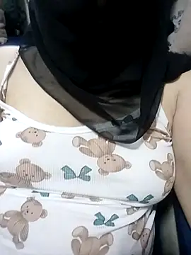 Snapshot of nouhaty chatting on October 10, 6:56 am nouhaty online show from October 10, 6:56 am