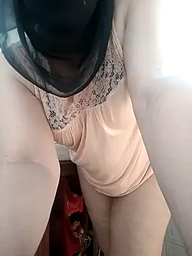 Snapshot of nouhaty chatting on November 4, 10:14 am nouhaty online show from November 4, 10:14 am