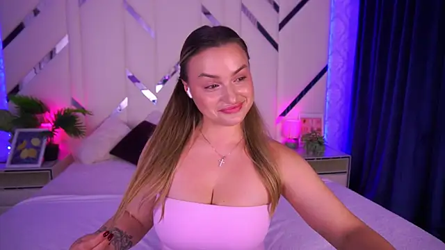 LindsieGreyy online show from October 3, 6:43 am