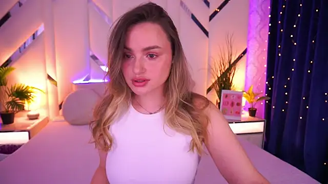 LindsieGreyy online show from February 23, 8:22 am