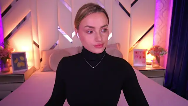Snapshot of LindsieGreyy chatting on May 11, 6:30 am LindsieGreyy online show from May 11, 6:30 am