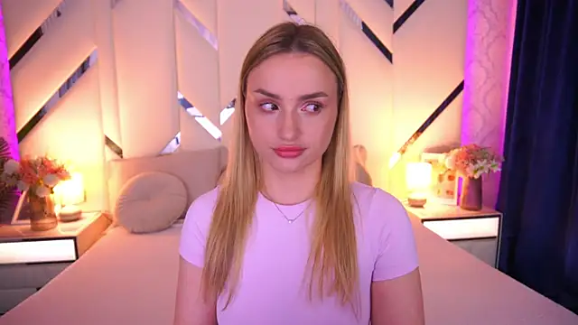 Snapshot of LindsieGreyy chatting on May 22, 1:17 pm LindsieGreyy online show from May 22, 1:17 pm