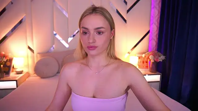 Snapshot of LindsieGreyy chatting on June 5, 2:12 pm LindsieGreyy online show from June 5, 2:12 pm