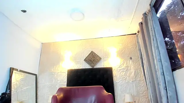 ChanelleJohnson  online show from January 5, 9:18 pm