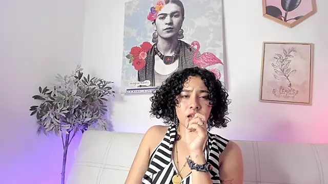 Dhalila  online show from February 28, 1:47 am