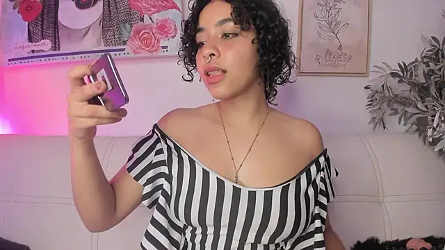 Dhalila  online show from March 13, 1:32 am