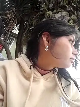 Snapshot of CHLOE_ISABELL chatting on March 6, 4:07 pm CHLOE ISABELL online show from March 6, 4:07 pm