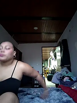 Snapshot of CHLOE_ISABELL chatting on November 6, 10:32 pm CHLOE ISABELL online show from November 6, 10:32 pm