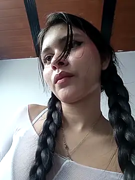 CHLOE ISABELL online show from March 13, 6:14 pm