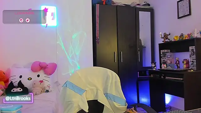 Annaa Brooks online show from November 9, 2:26 pm