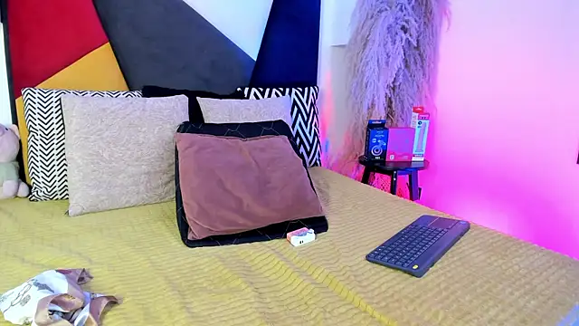 Snapshot of MaikyCooper chatting on November 24, 10:20 pm MaikyCooper online show from November 24, 10:20 pm