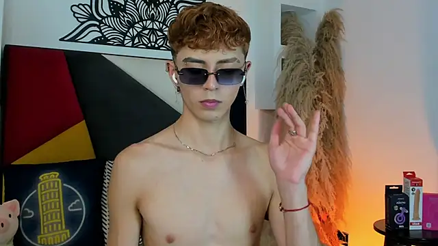 Snapshot of MaikyCooper chatting on December 2, 7:42 pm MaikyCooper online show from December 2, 7:42 pm