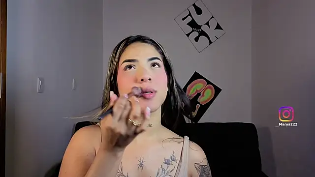 Maryybellax online show from December 19, 11:23 pm