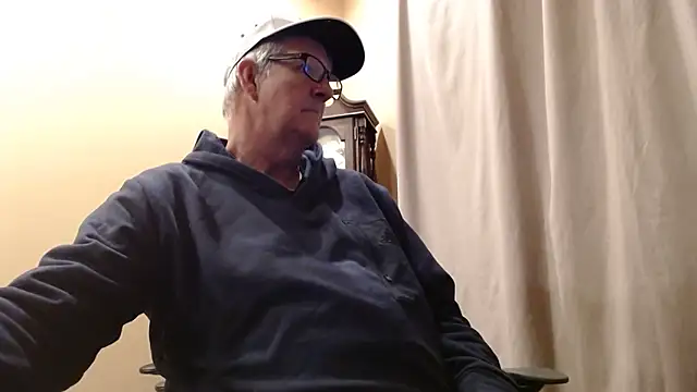 Snapshot of olderandwiser2 chatting on February 20, 2:51 am olderandwiser2 online show from February 20, 2:51 am