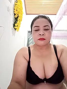 Baby-bigtits2024 online show from February 18, 1:11 pm