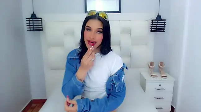 Snapshot of BelovedChain01 chatting on March 18, 2:58 am BelovedChain01 online show from March 18, 2:58 am