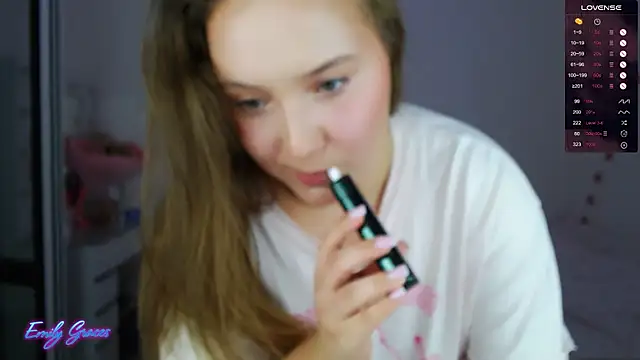 Snapshot of EmilyxxGraces chatting on September 16, 3:07 am EmilyxxGraces online show from September 16, 3:07 am