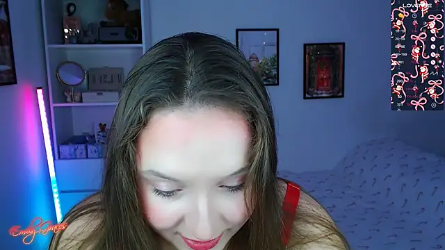 Snapshot of EmilyxxGraces chatting on December 22, 7:33 pm EmilyxxGraces online show from December 22, 7:33 pm