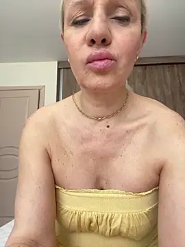 Snapshot of DeboraXporn chatting on May 14, 9:27 am DeboraXporn online show from May 14, 9:27 am