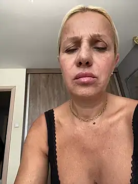 Snapshot of DeboraXporn chatting on July 9, 8:40 am DeboraXporn online show from July 9, 8:40 am