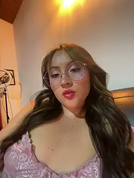 Snapshot of ValentinaOrtiz3 chatting on February 18, 1:21 am ValentinaOrtiz3 online show from February 18, 1:21 am