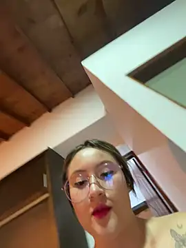 Snapshot of ValentinaOrtiz3 chatting on February 19, 4:12 am ValentinaOrtiz3 online show from February 19, 4:12 am