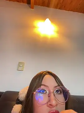 Snapshot of ValentinaOrtiz3 chatting on March 4, 9:00 pm ValentinaOrtiz3 online show from March 4, 9:00 pm