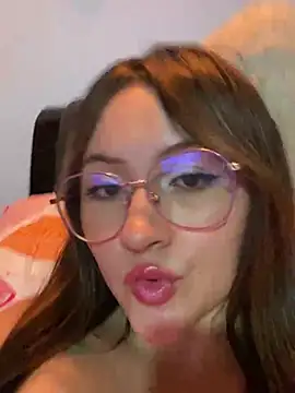 Snapshot of ValentinaOrtiz3 chatting on March 5, 4:56 am ValentinaOrtiz3 online show from March 5, 4:56 am