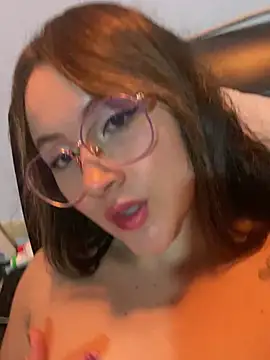 Snapshot of ValentinaOrtiz3 chatting on March 14, 3:48 am ValentinaOrtiz3 online show from March 14, 3:48 am