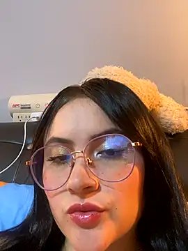 Snapshot of ValentinaOrtiz3 chatting on October 11, 2:22 am ValentinaOrtiz3 online show from October 11, 2:22 am