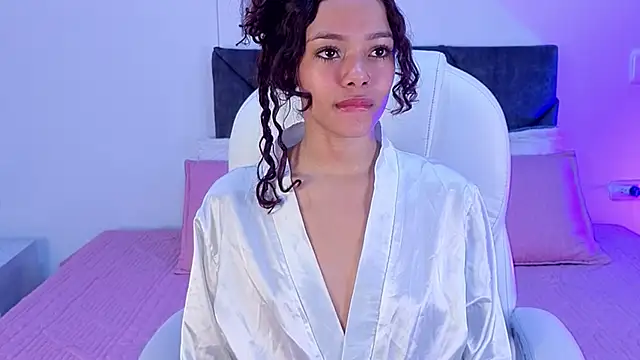 Snapshot of sara_sharma_ chatting on September 18, 1:24 pm sara sharma online show from September 18, 1:24 pm