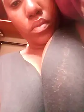 Snapshot of Coco_Nile chatting on February 14, 5:19 am Coco Nile online show from February 14, 5:19 am